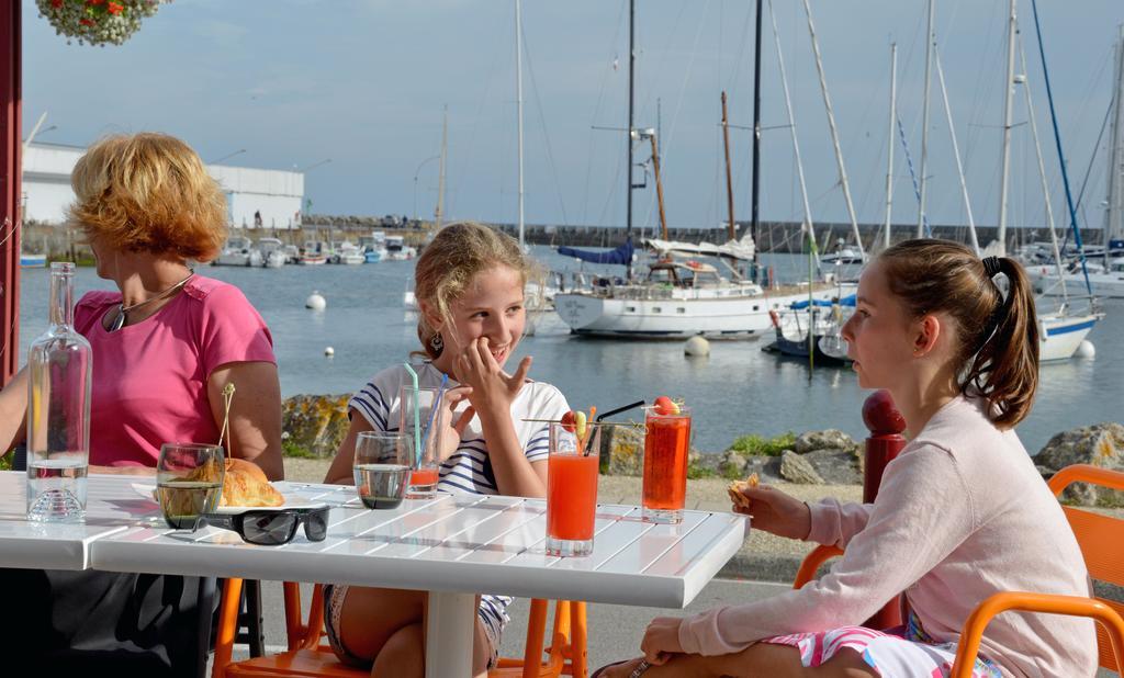 Logis Hotel Du Port Plobannalec Eksteriør bilde